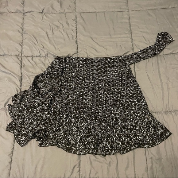 Forever 21 wrap skirt, Black w/white polka dot sheer w/ruffle bottom women Large - Picture 8 of 11